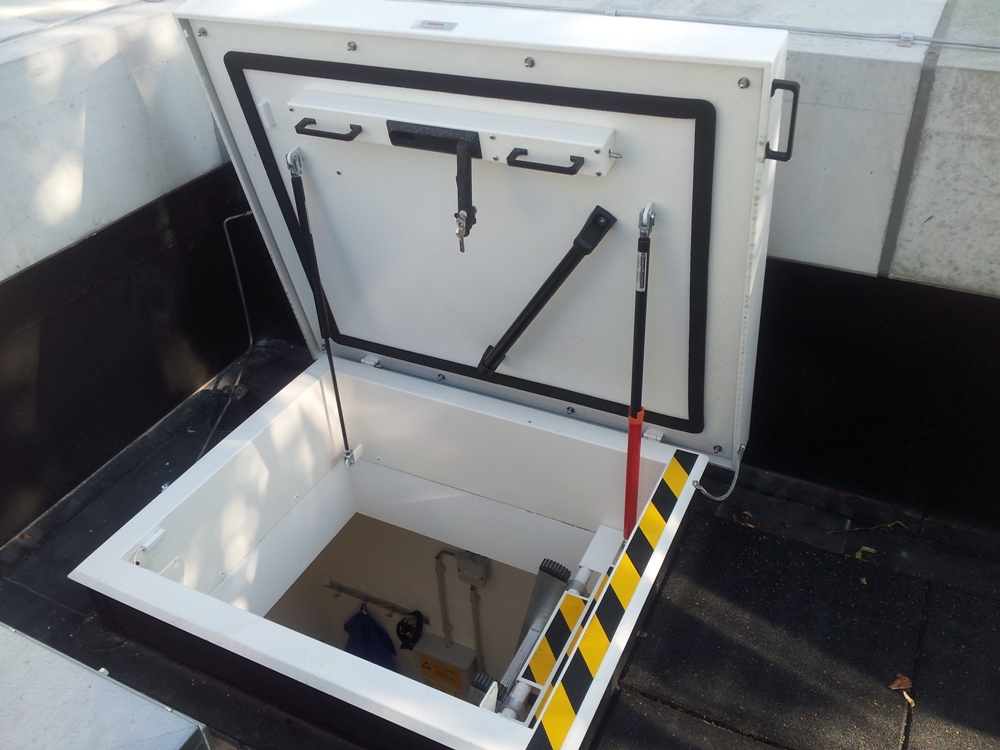 sancmscopy8689_dachausstieg mit leiter.jpg